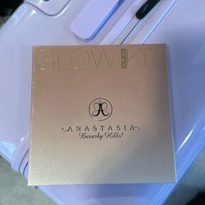 Anastasia Beverly Hills glow kit